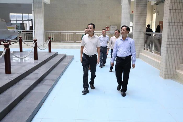 1603761473101124.jpg 汕尾市政协主席李耿坚莅临我校调研指导工作3_副本.jpg